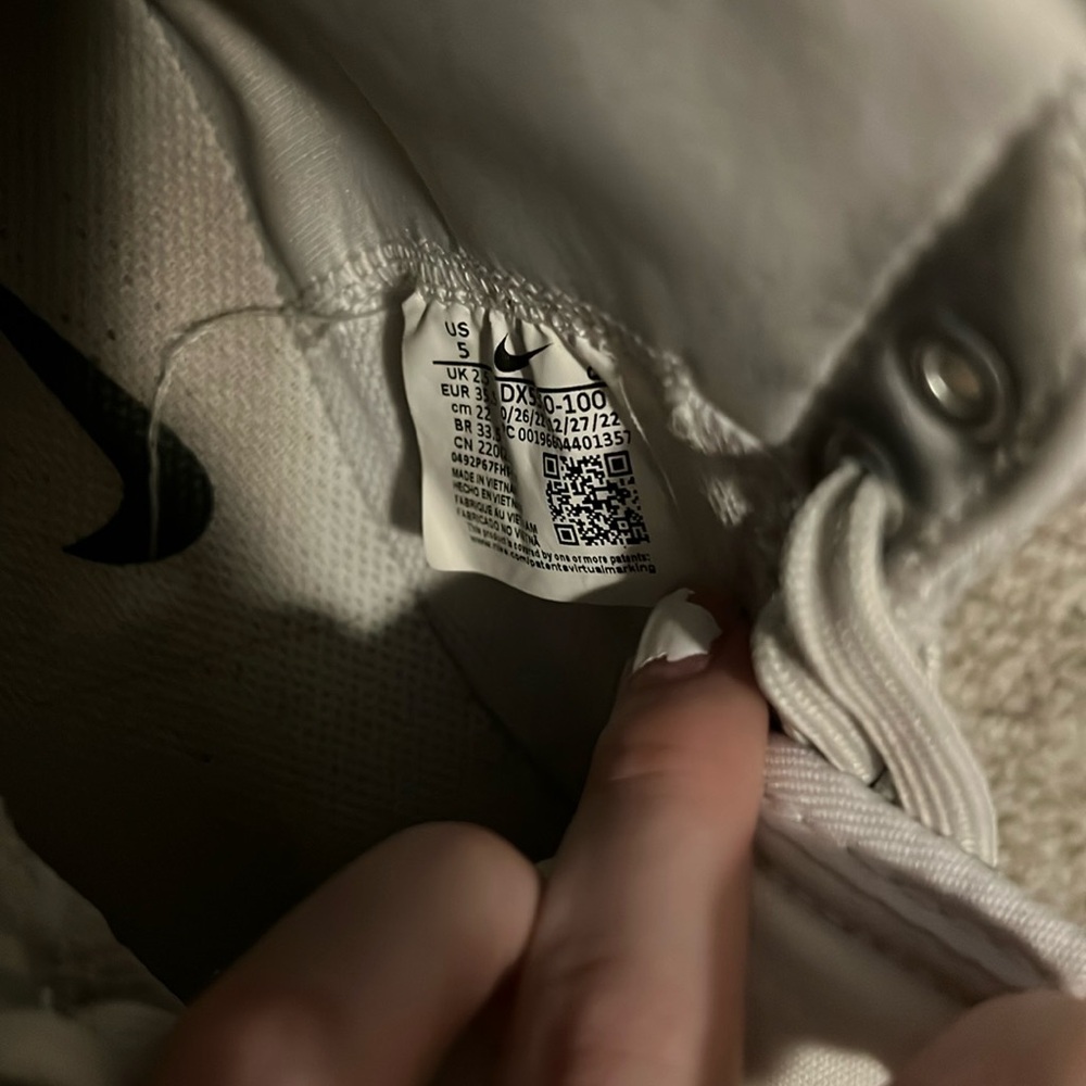 white nike high top blazers - Picture 3 of 4